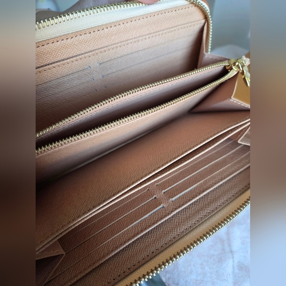 Louis Vuitton Zippy Wallet M81476 – Fall for You Collection Beige - Picture 7 of 11